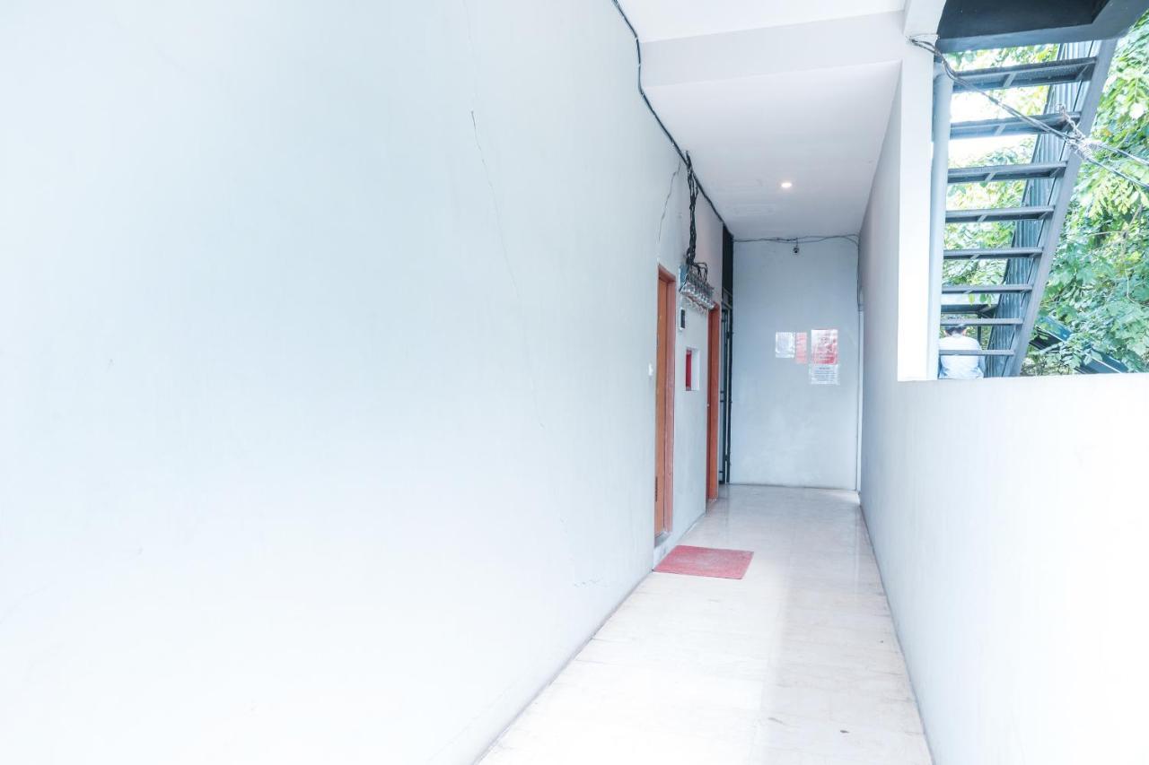 雅加达 Oyo 286 Haji Saaba 20 Syariah酒店 外观 照片